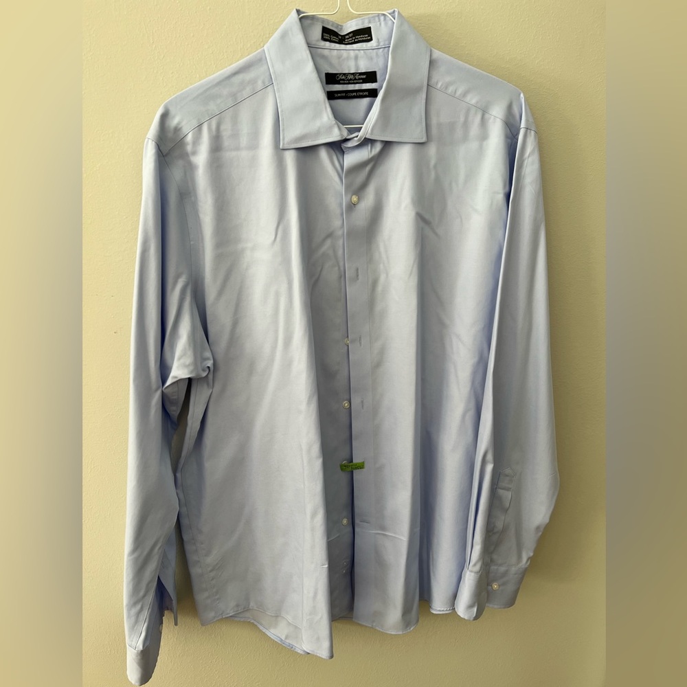 Saks Fifth Avenue men’s light blue slim fit dress shirt. Neck 18, 36/37.